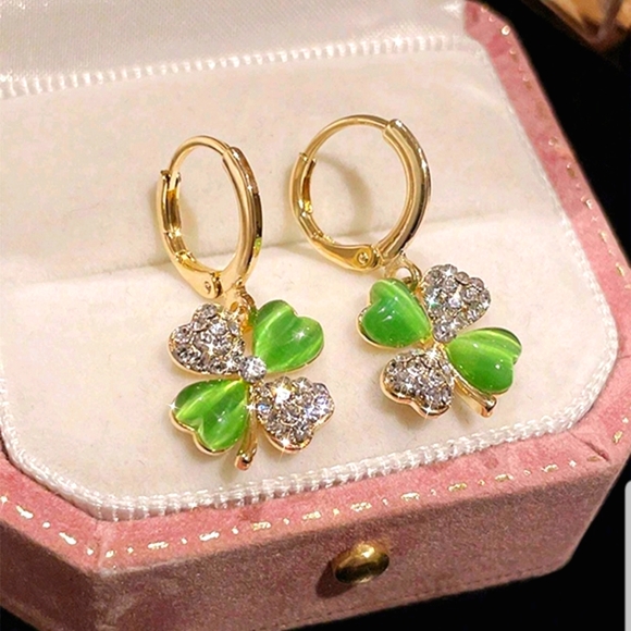 1pair Heart Shaped Green Cats Eye Stone & Four-Leaf Clover Design Earrings - Picture 1 of 3